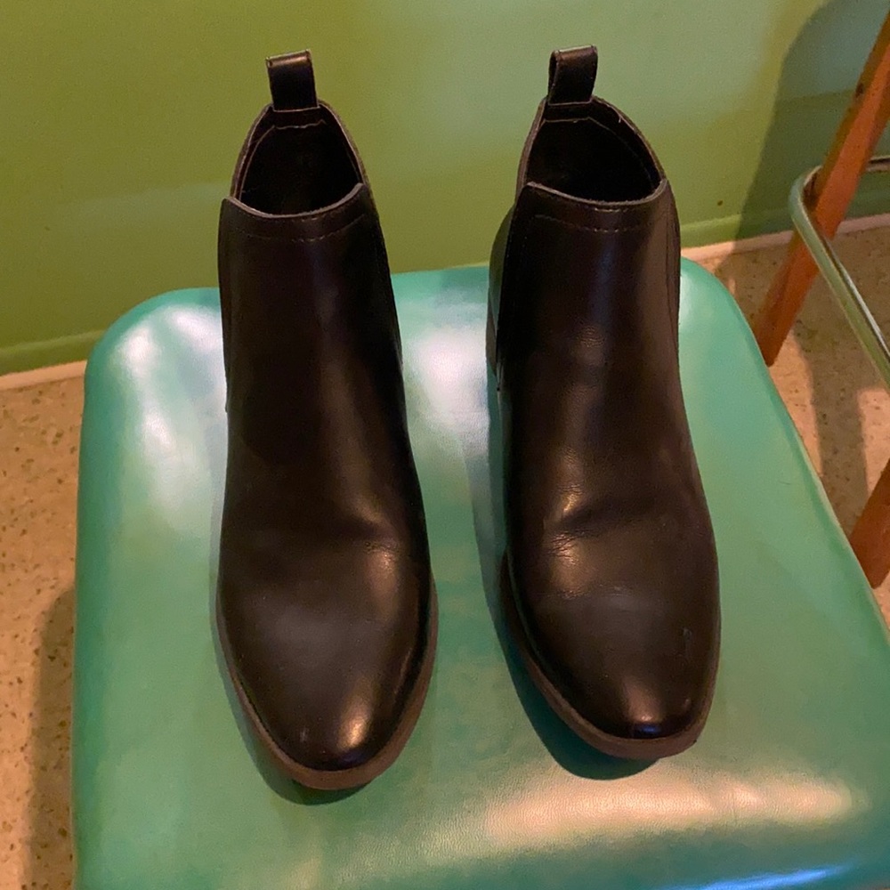Chelsea Dolce vita bootie .